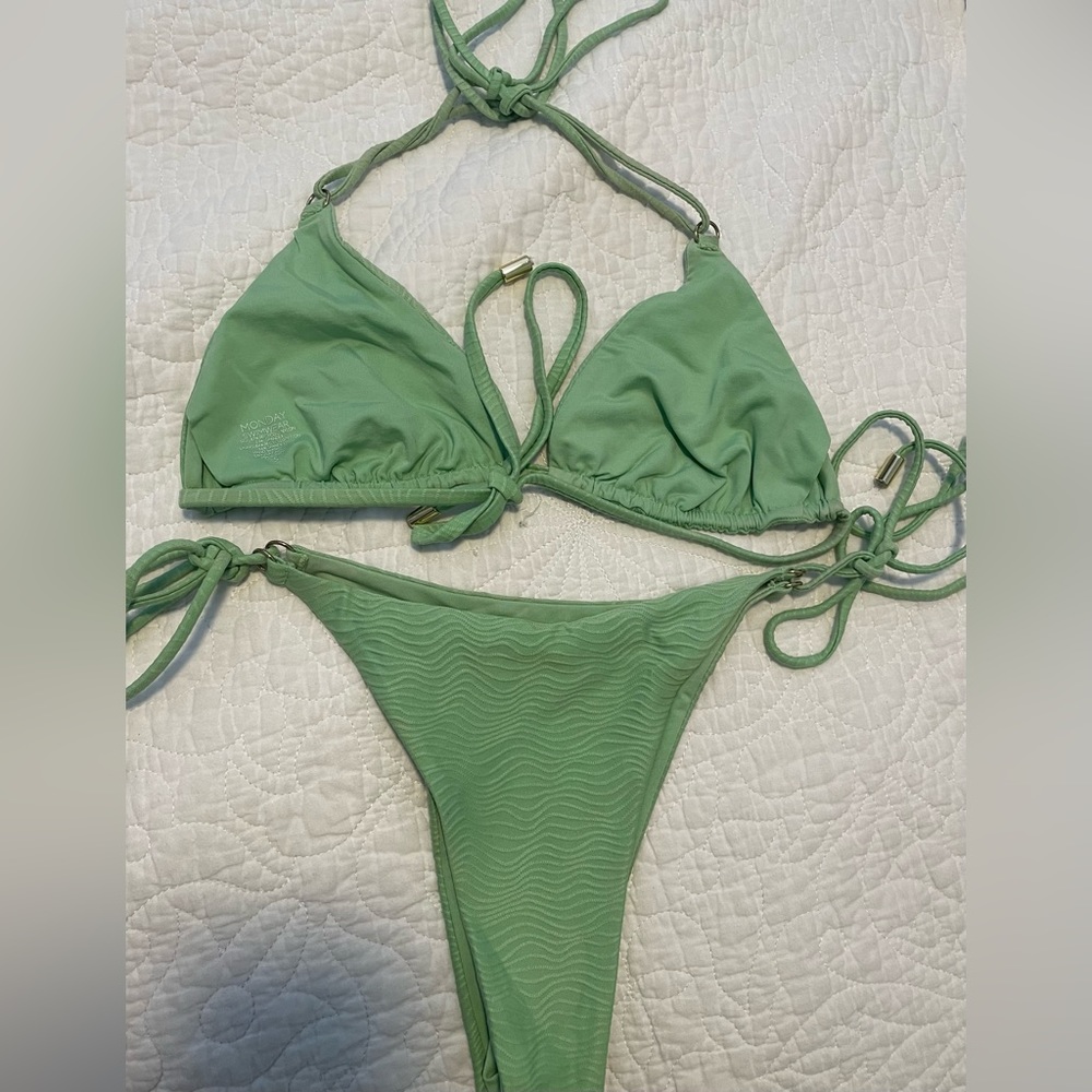 Monday Swimwear SET Palma Bikini Triangle String Swimsuit Pistachio